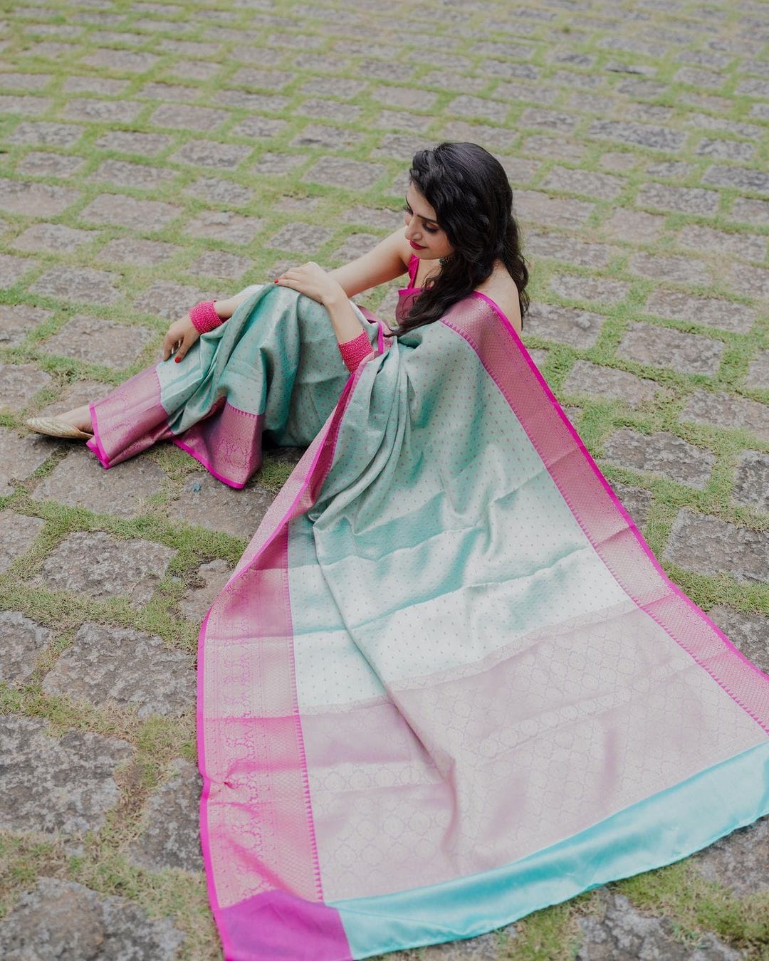 Elegant Sea Green Soft Silk Saree With Flaunt Blouse Piece