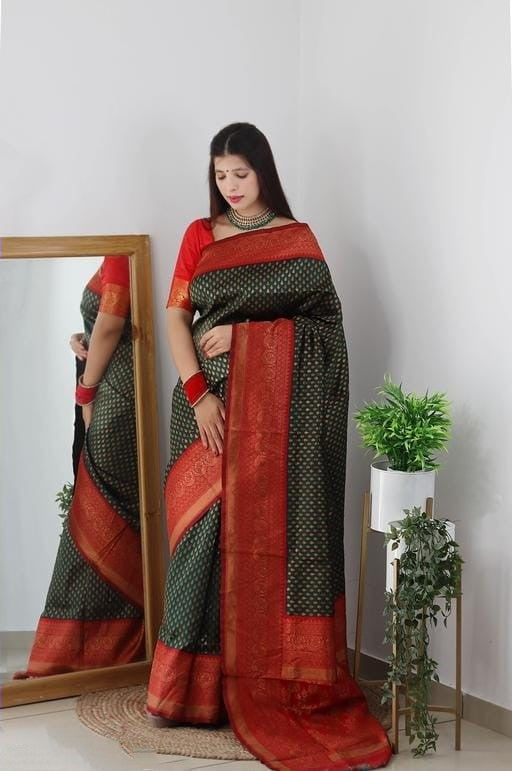 Unequalled Dark Green Soft Silk Saree With Moiety Blouse Piece