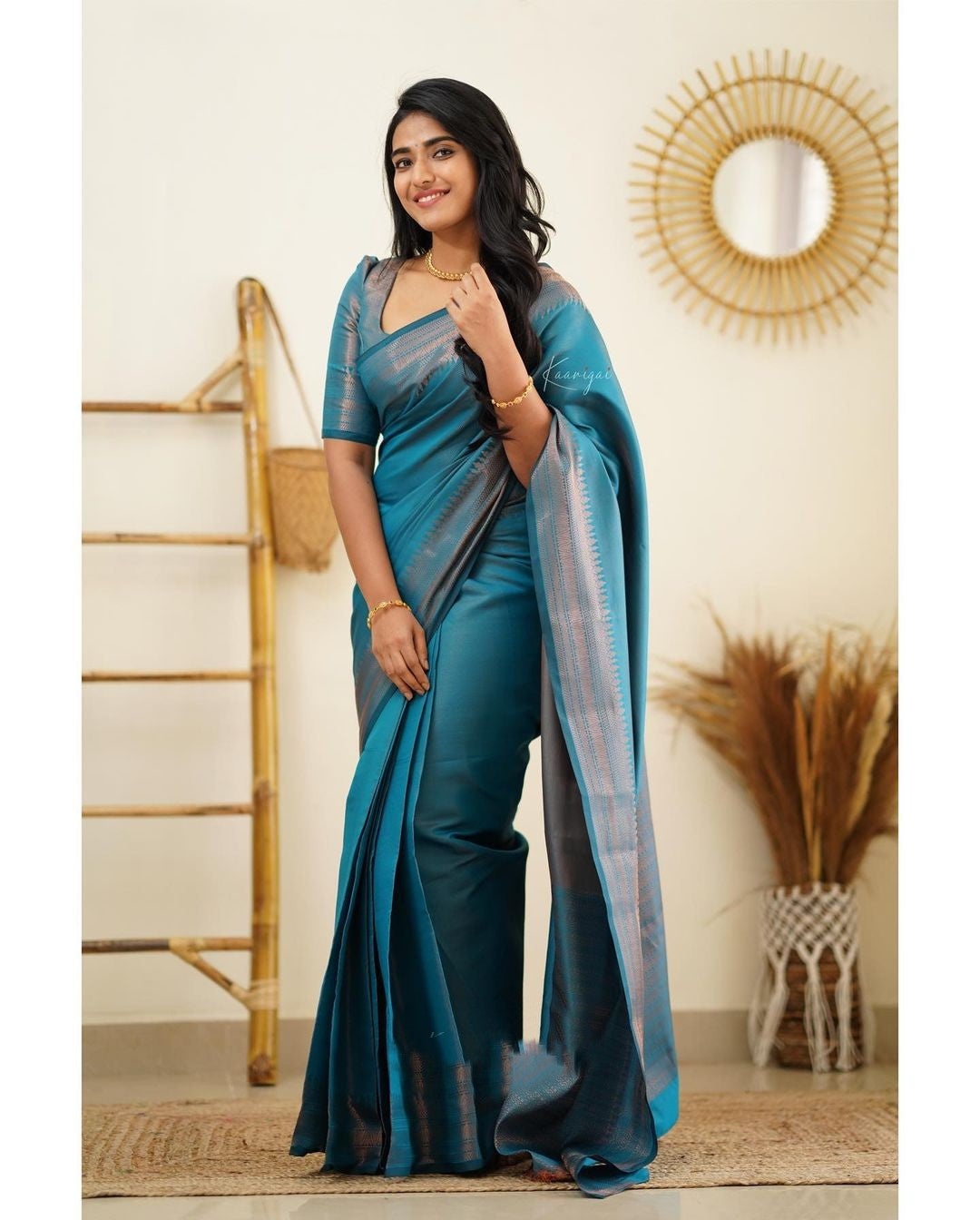 Murmurous Firozi Soft Silk Saree With Resplendent Blouse Piece