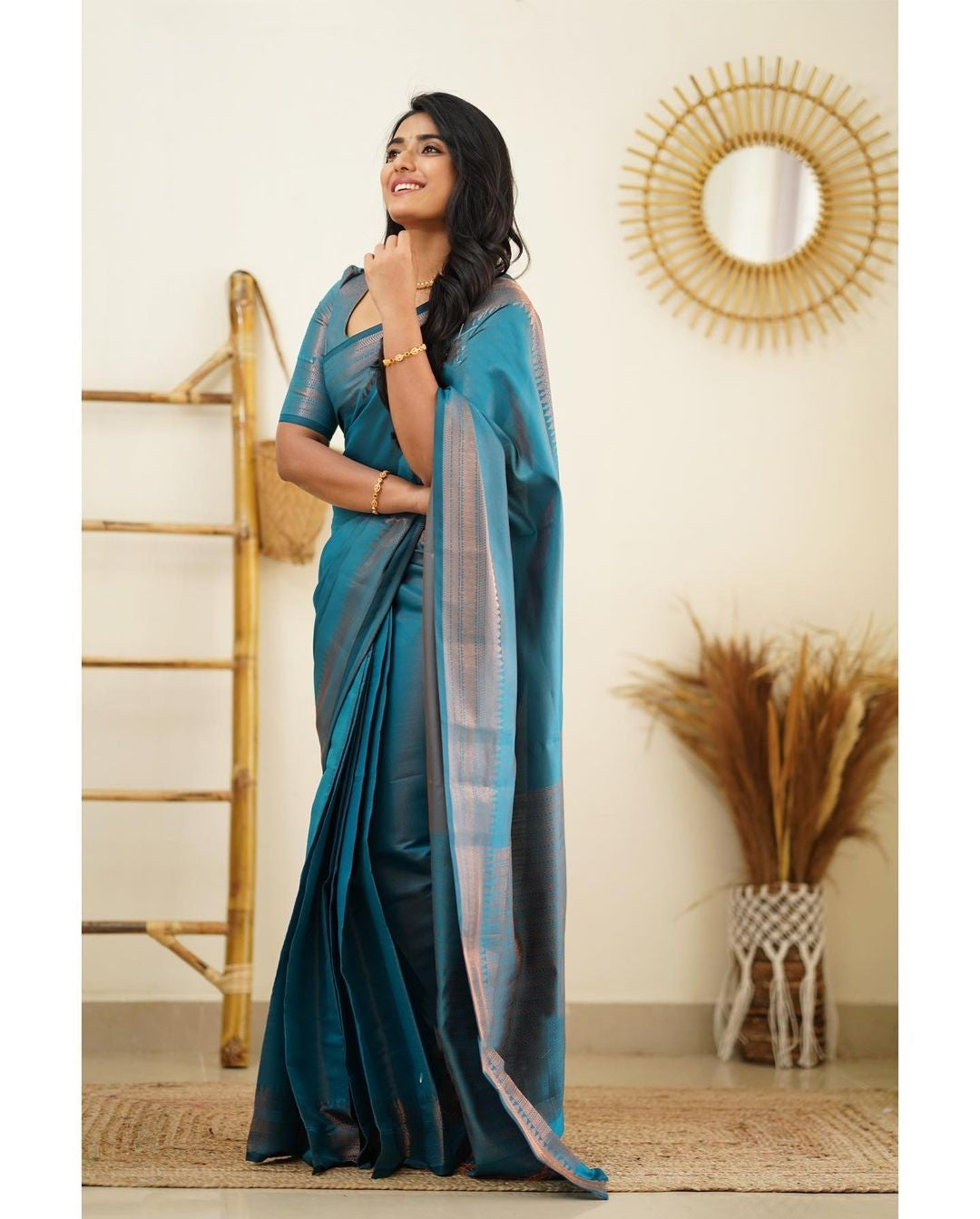 Murmurous Firozi Soft Silk Saree With Resplendent Blouse Piece