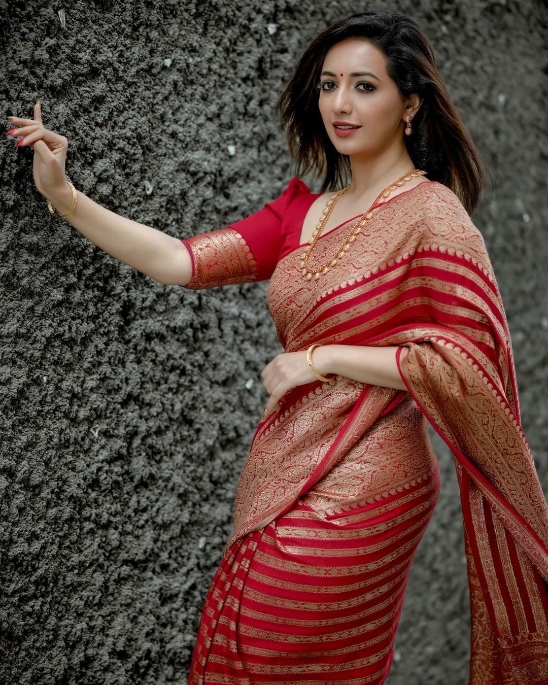 Classic Red Soft Silk Saree With A Blouse Piece