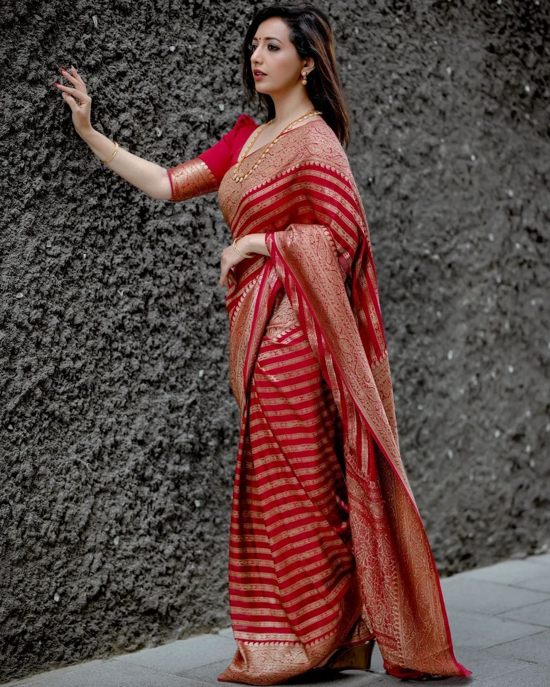 Classic Red Soft Silk Saree With A Blouse Piece