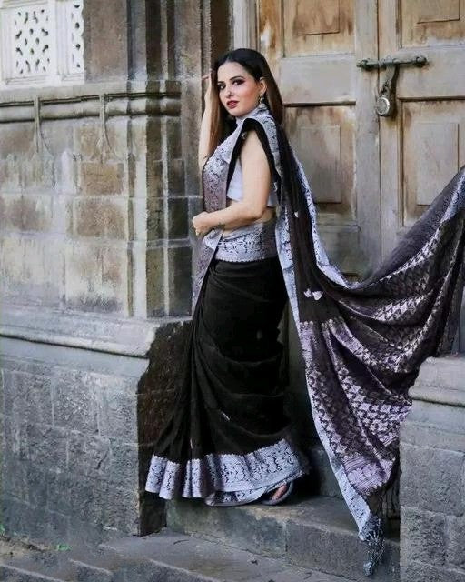 Flaunt Black Soft Banarasi Silk Saree With Denouement Blouse Piece