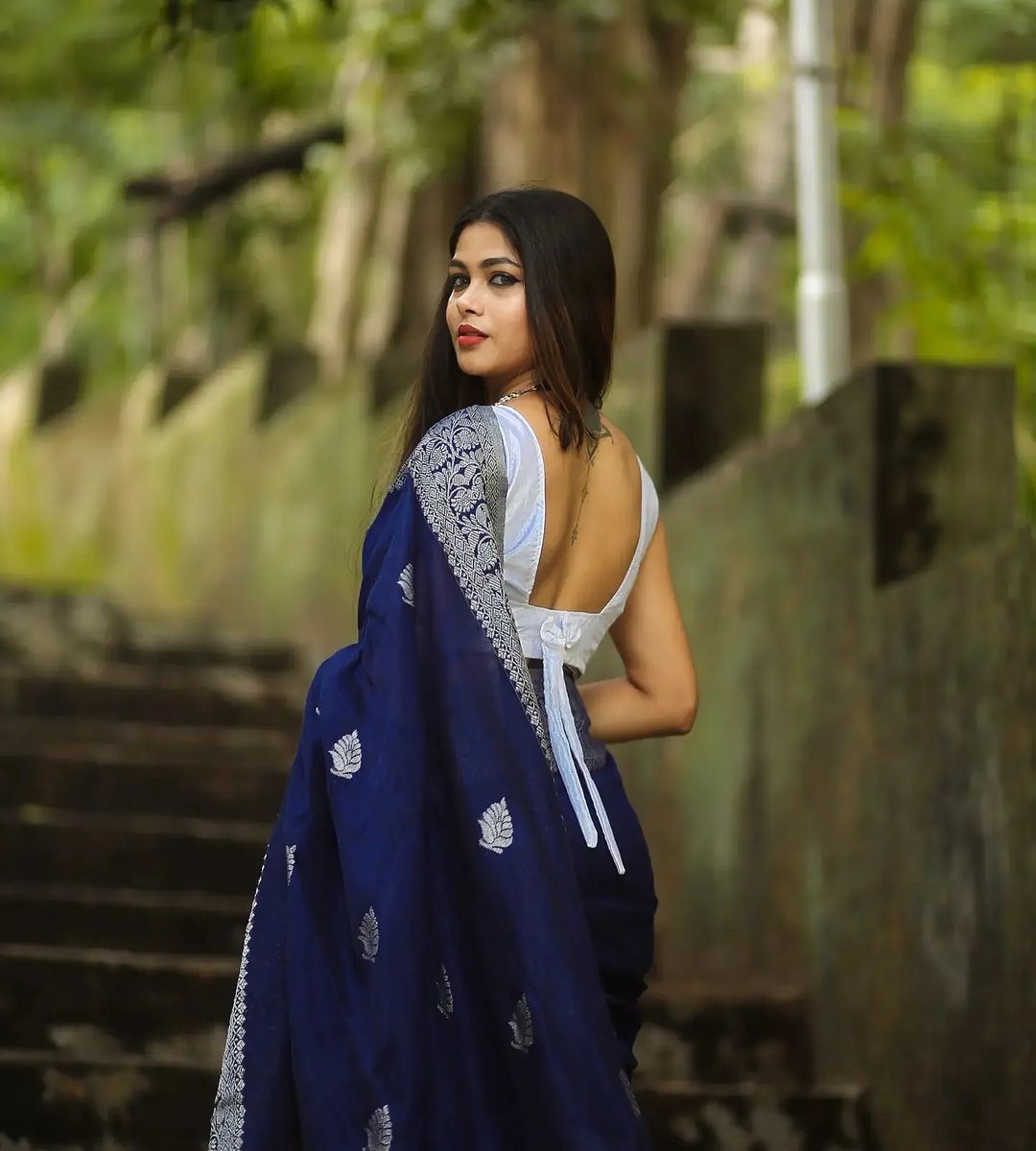 Magnetic Navy Blue Soft Banarasi Silk Saree With Mesmeric Blouse Piece