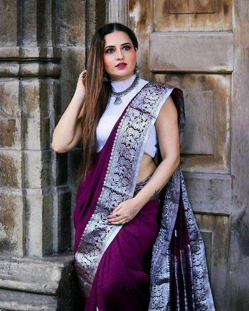 Stylish Purple Soft Banarasi Silk Saree With Vestigial Blouse Piece