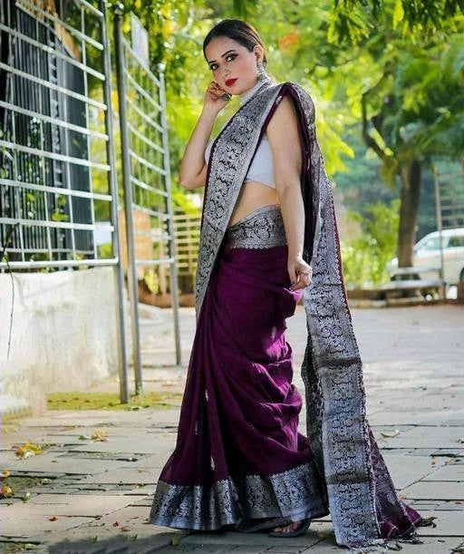 Stylish Purple Soft Banarasi Silk Saree With Vestigial Blouse Piece