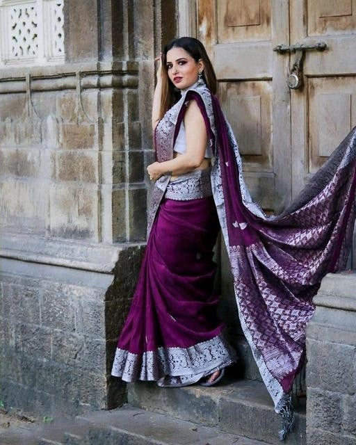 Stylish Purple Soft Banarasi Silk Saree With Vestigial Blouse Piece