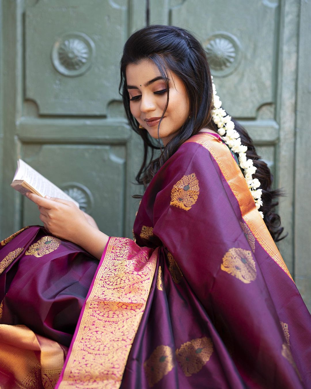 Piquant Wine Soft Banarasi Silk Saree With Engaging Blouse Piece