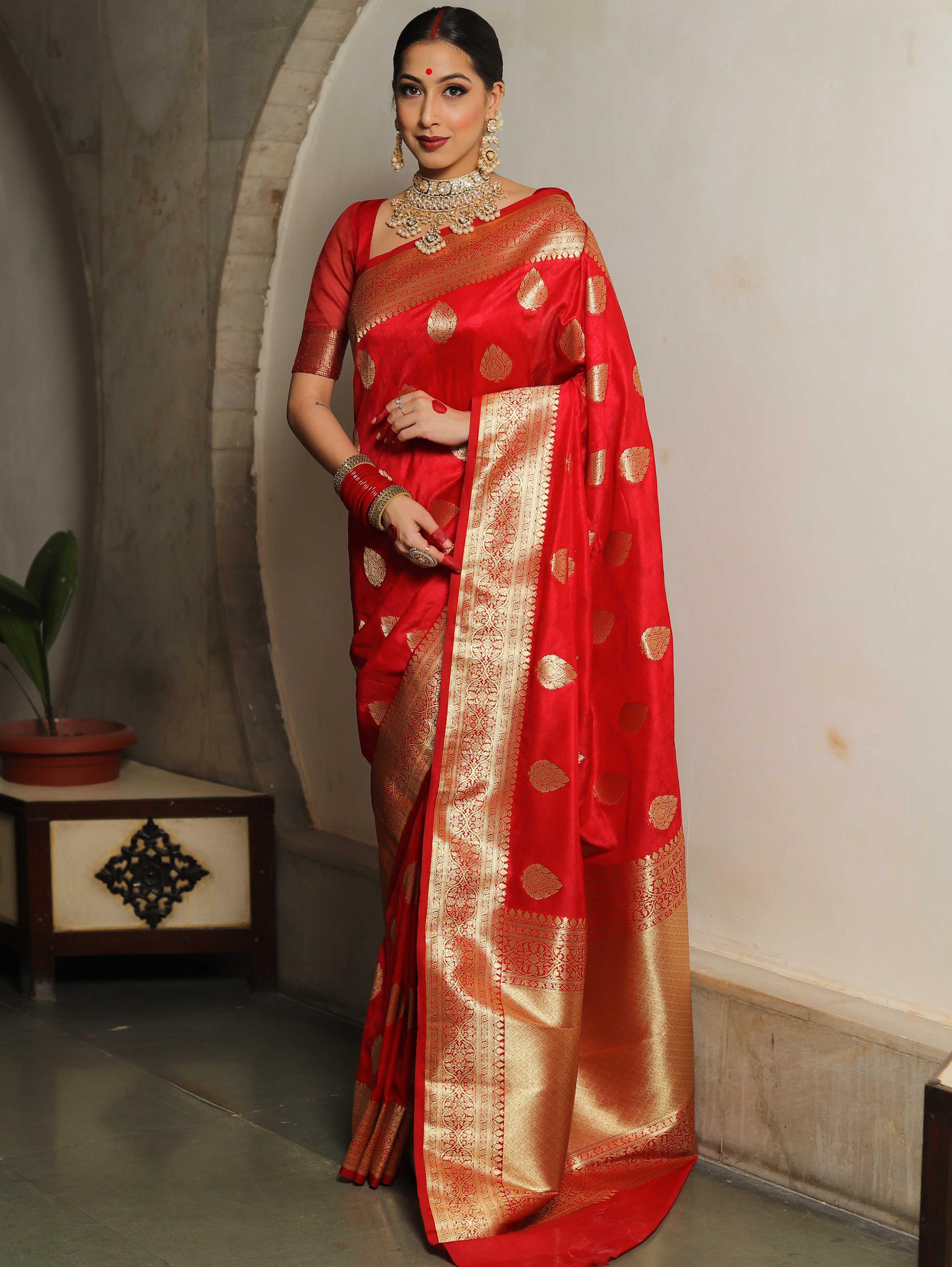 Confounding Red Soft Silk Saree With Quintessential Blouse Piece