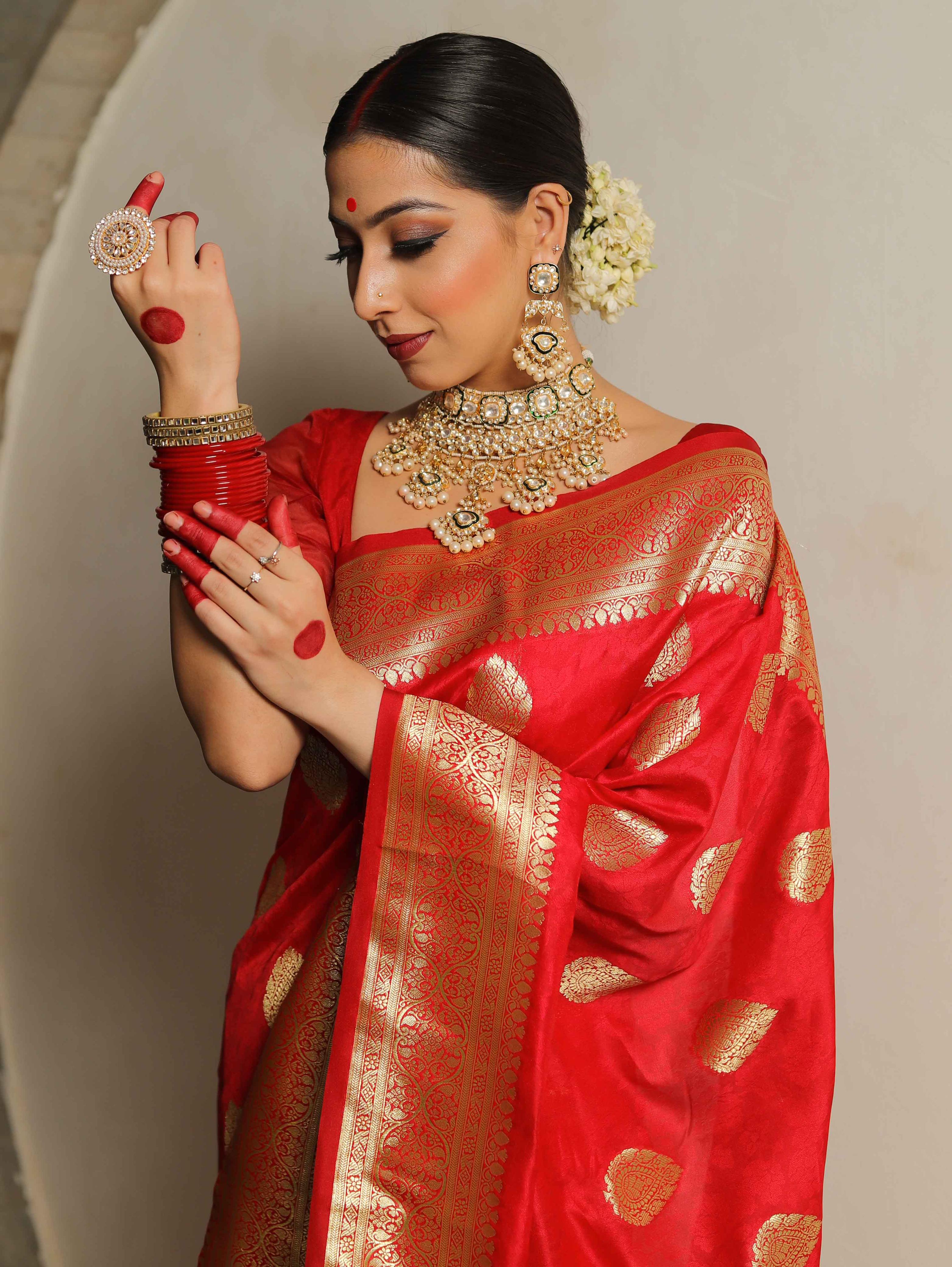 Confounding Red Soft Silk Saree With Quintessential Blouse Piece