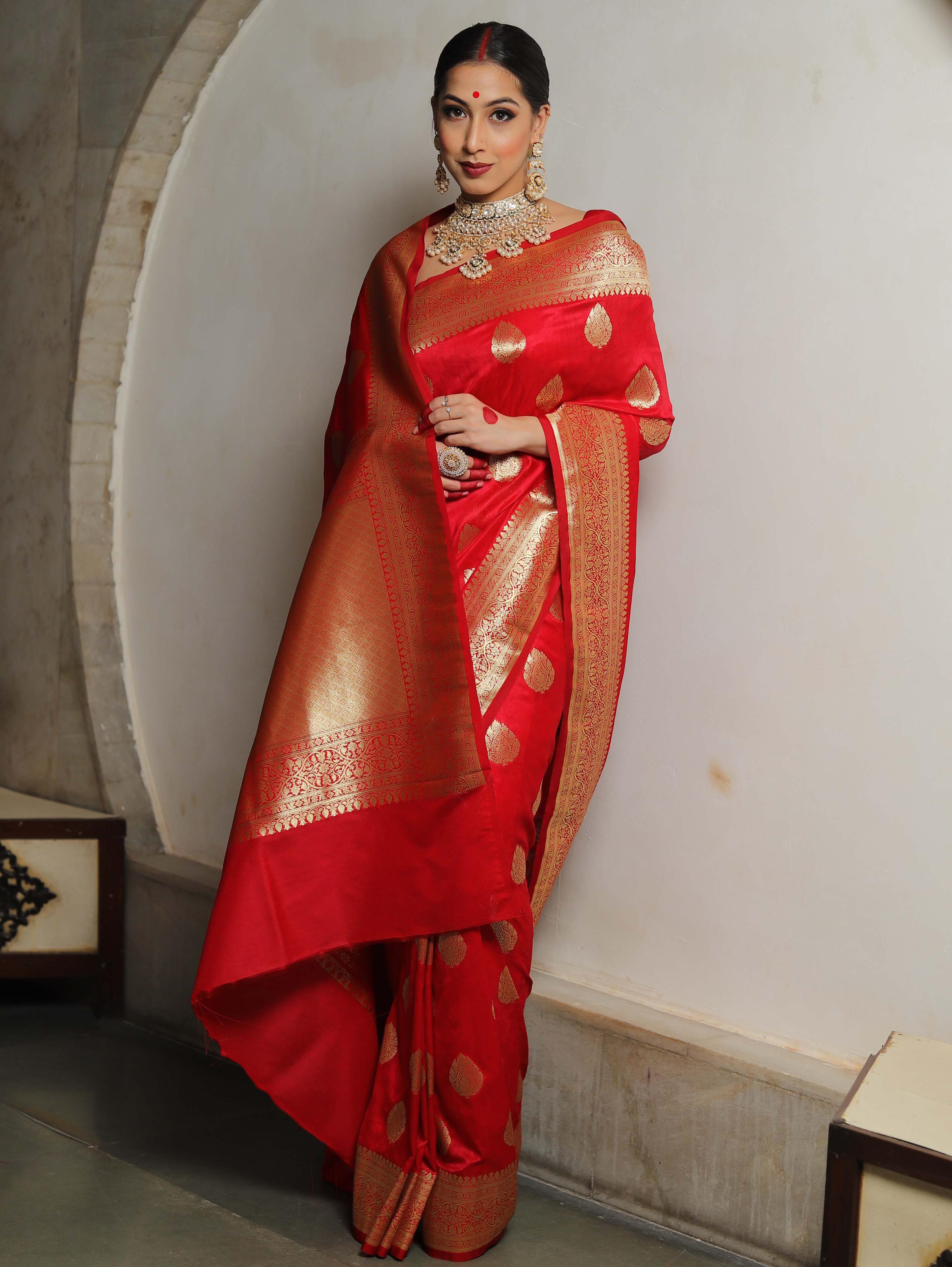 Confounding Red Soft Silk Saree With Quintessential Blouse Piece