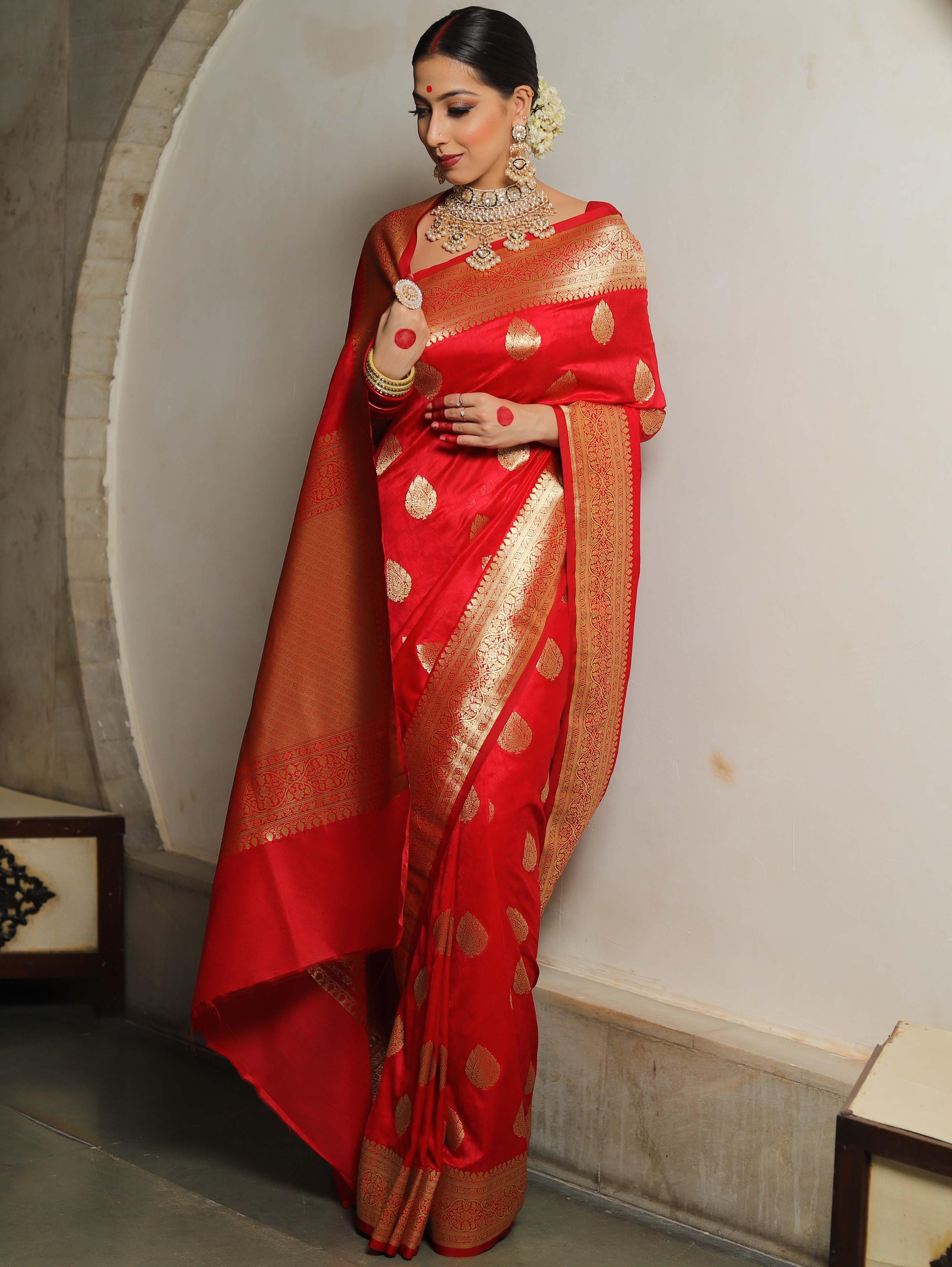 Confounding Red Soft Silk Saree With Quintessential Blouse Piece