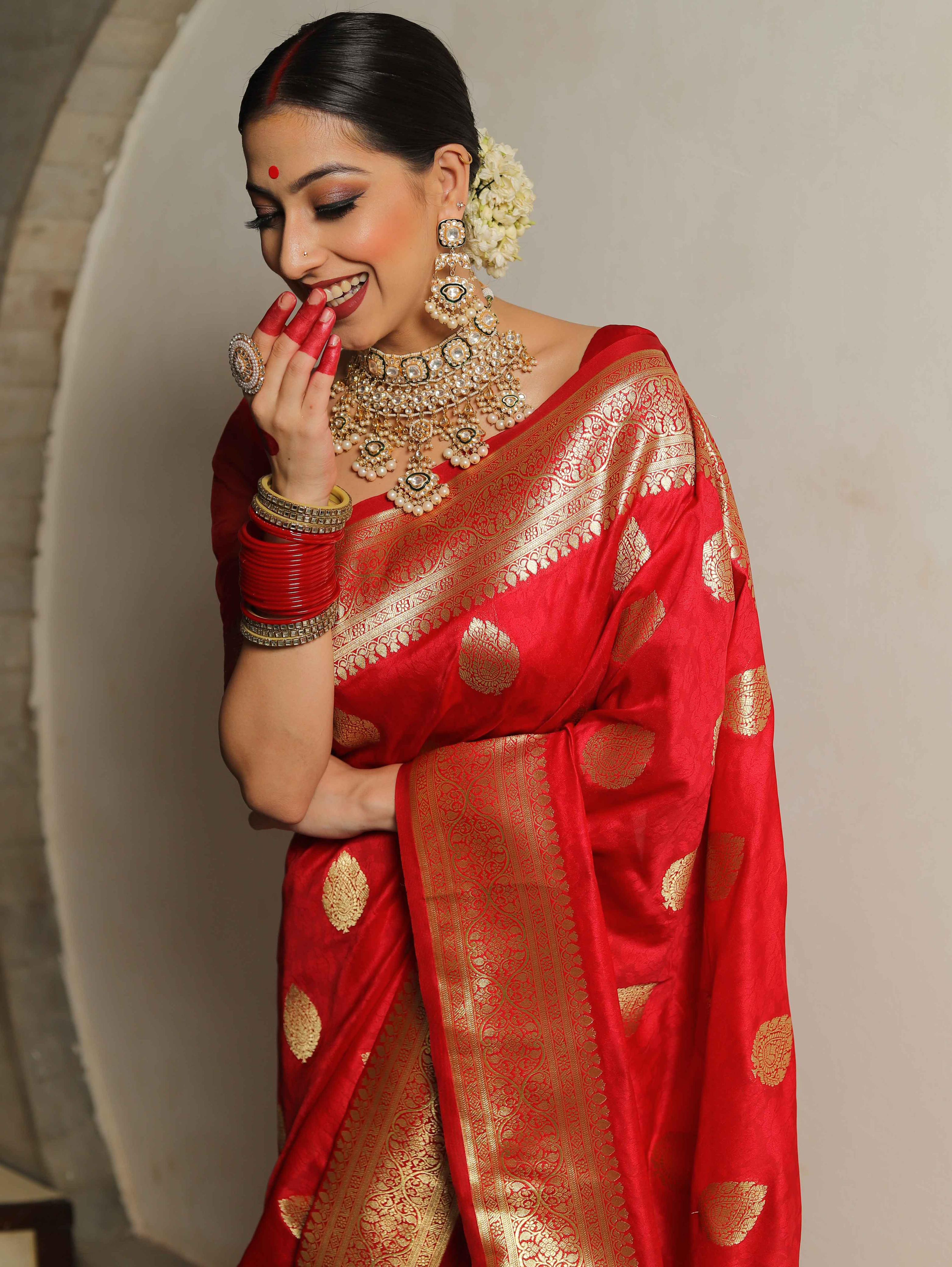 Confounding Red Soft Silk Saree With Quintessential Blouse Piece