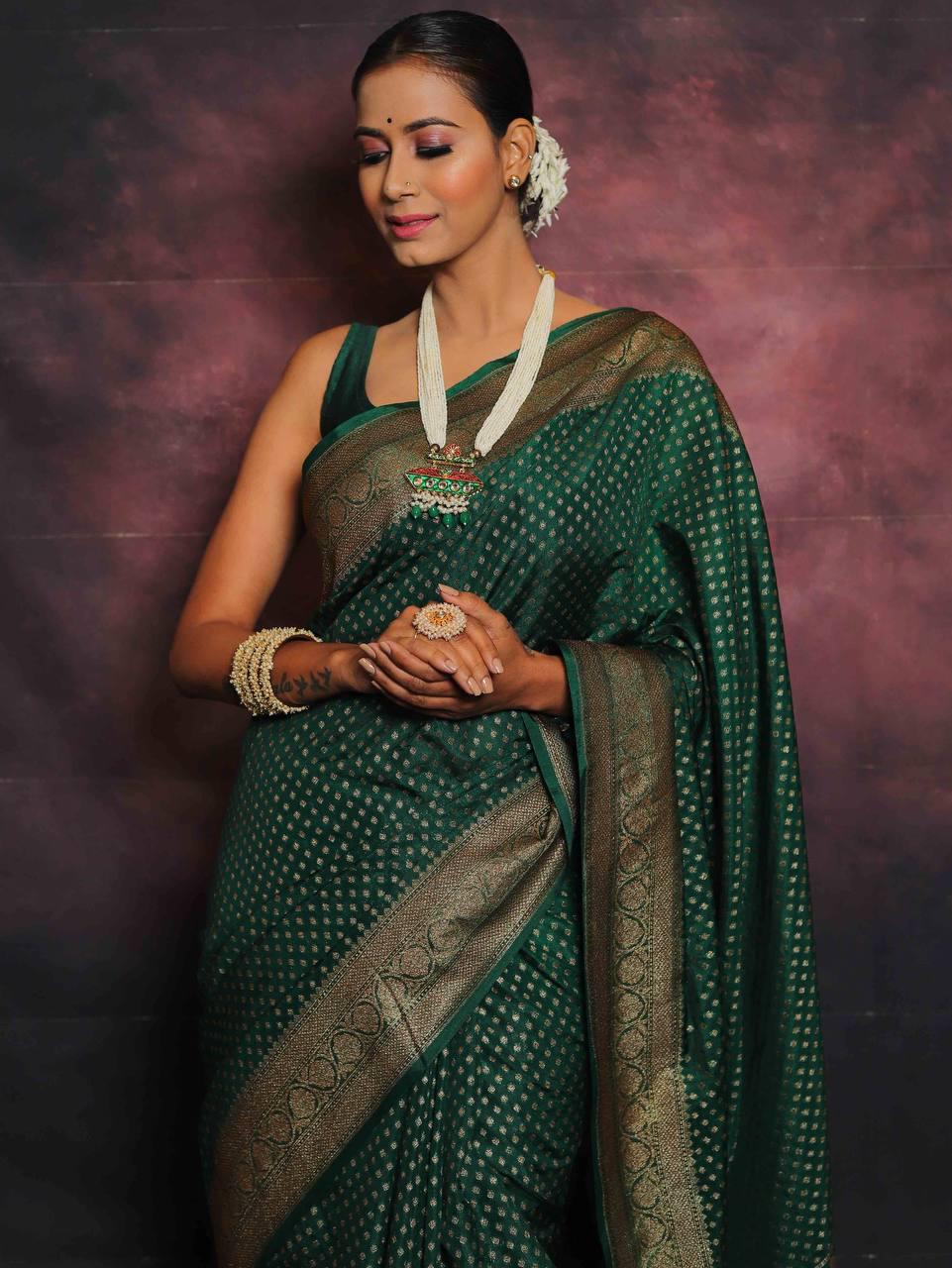 Admirable Dark Green Soft Silk Saree With Entrancing Blouse Piece