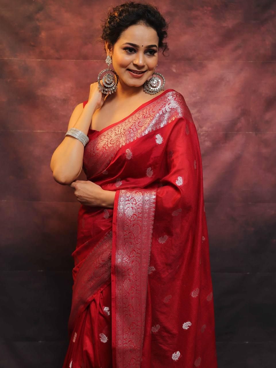 Enticing Red Soft Silk Saree With Effervescent Blouse Piece