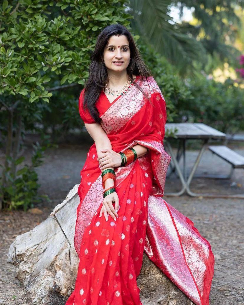 Mellifluous Red Cotton Silk Saree With Diaphanous Blouse Piece