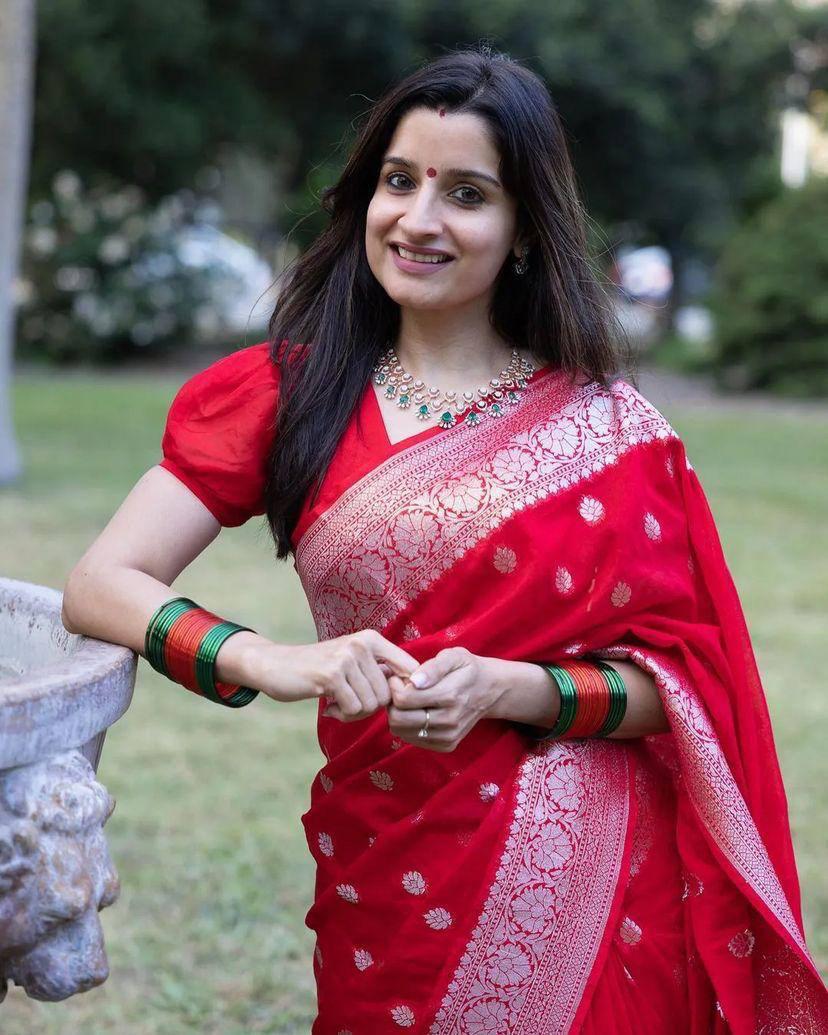 Mellifluous Red Cotton Silk Saree With Diaphanous Blouse Piece